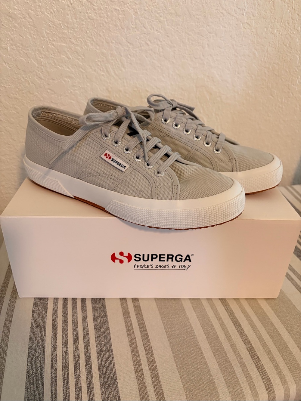 Classic women’s  Low-Top Canvas Sneakers in Light Gray by Classic